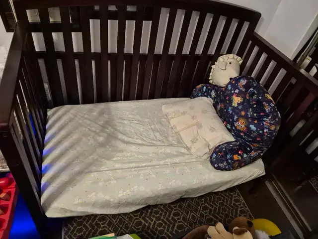 Convertible Crib in Cribs in City of Toronto - Image 3