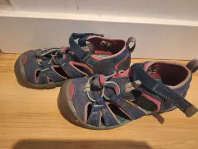 Chaussures enfants : baskets, ballerines, Crocs, Keen, geox, View more