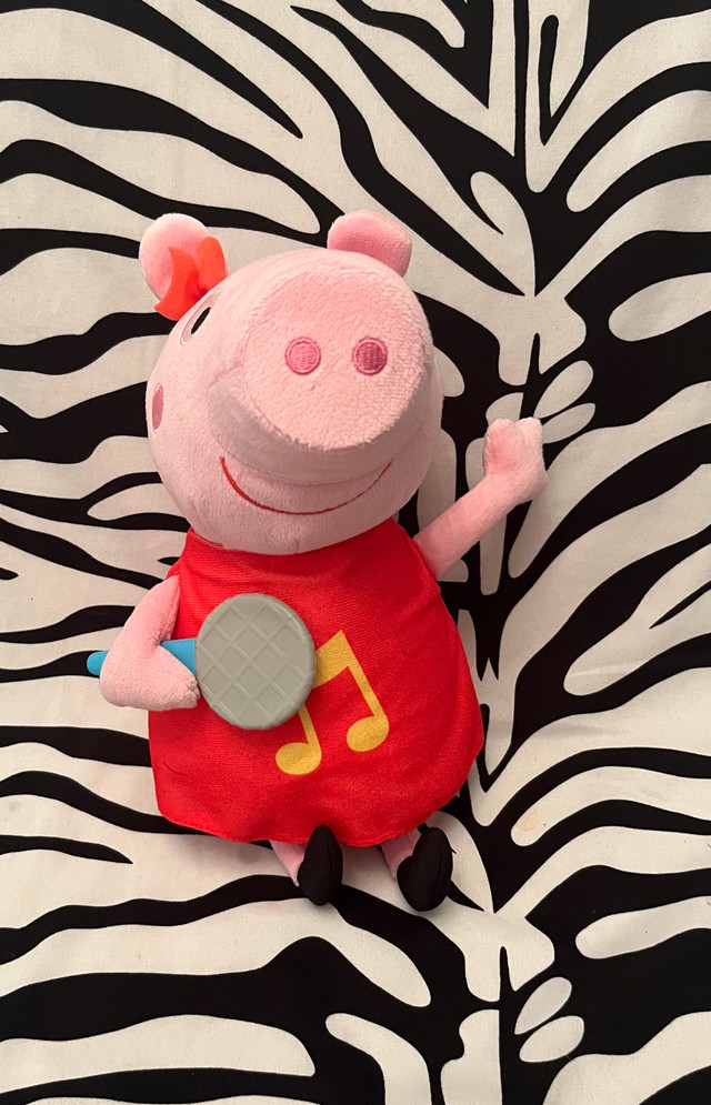 Peppa Pig Oink-Along Songs Peppa Singing Plush Doll in Toys & Games in City of Toronto - Image 4