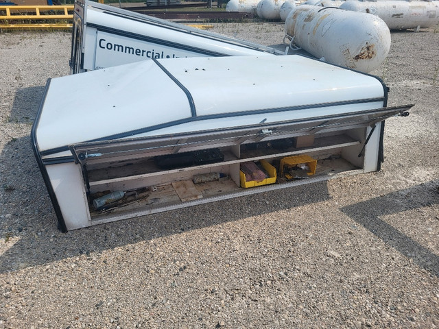 Dodge Ram 8' White Leer Contractor High Rise Truck Cap in Other Parts & Accessories in Kitchener / Waterloo - Image 2
