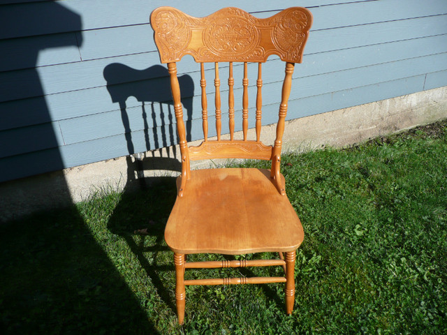6 chaises en bois dans Chaises, Fauteuils inclinables  à Thetford Mines