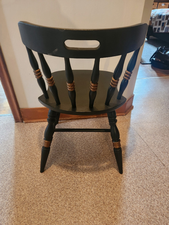 4 chairs for sale in Chairs & Recliners in Thunder Bay - Image 2