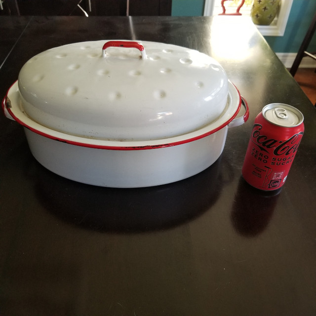 Vintage TURKEY ENAMEL Roasting Pan w Lid White with Red ROASTER in Kitchen & Dining Wares in Hamilton - Image 3