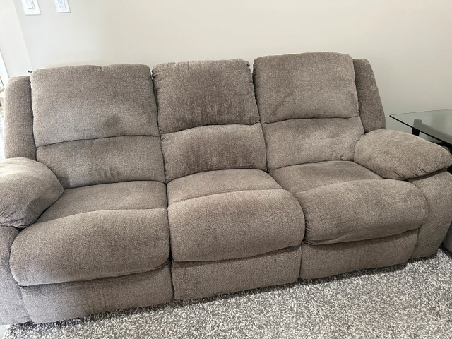 Ashley 3 seat with Power and Loveseat Reclining Sofa in Couches & Futons in Mississauga / Peel Region - Image 3