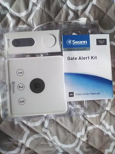 Swann security gate alert kit with alarm for gates, garage door, home doors or any other type of doo...