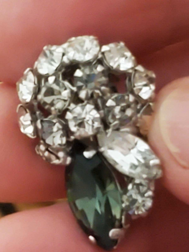 Vintage Sherman Green Smoky Gray Clear Crystal Clip-on Earrings  in Jewellery & Watches in City of Toronto - Image 2