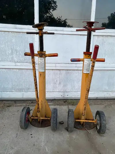 Aldon Co. stabilizing jacks are designed to stabilize trailer loads up 100 000 lbs $500 for pair Loc...
