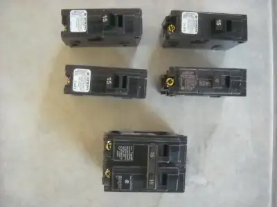 5 disjoncteurs de marque Siemens pour entrée électrique, View more