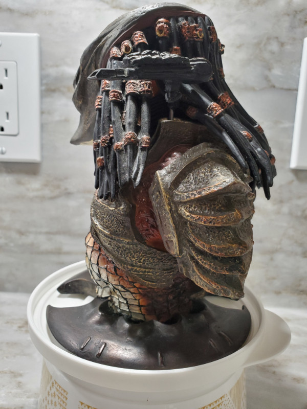 PREDATOR  2  Limited Edition in Arts & Collectibles in Norfolk County - Image 2