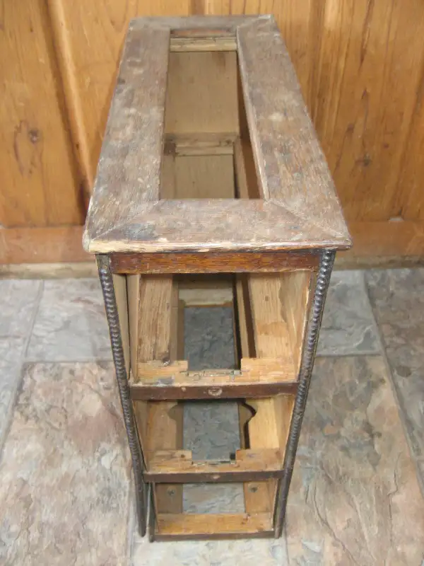 Antique 1/4 Cut Oak Treadle Sewing Machine cabinet in Hutches & Display Cabinets in Winnipeg - Image 4