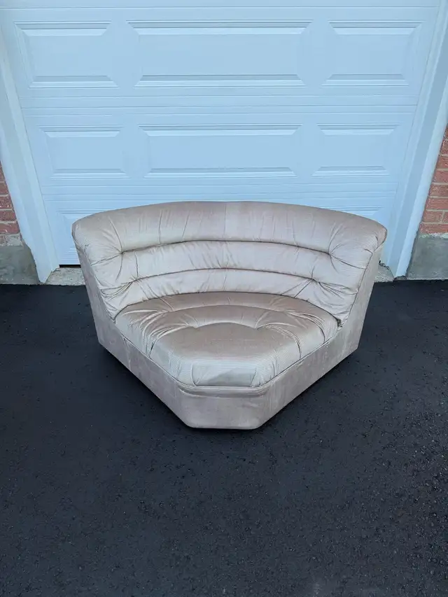 Vintage 5 units modular sofa in Couches & Futons in Oshawa / Durham Region - Image 10