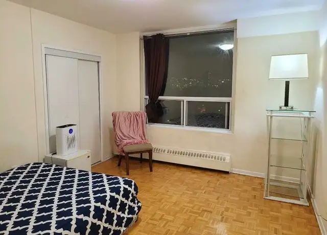 Lovely Cozy Room For Rent In Prime Area in Room Rentals & Roommates in City of Toronto - Image 3