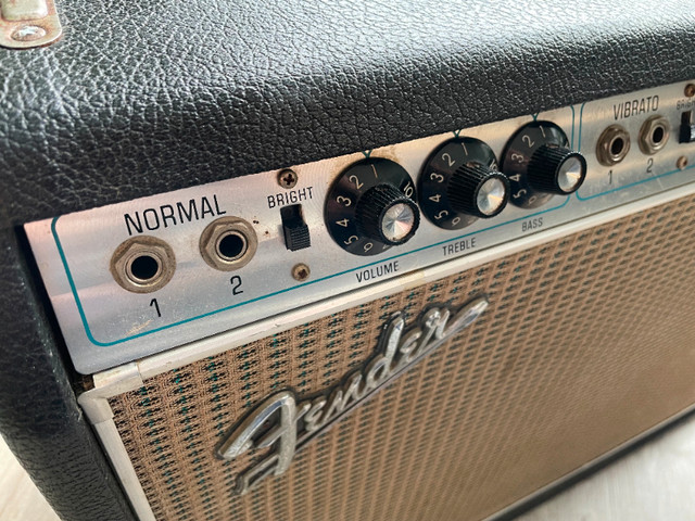 ***Vintage 1969 Fender Silverface Vibrolux Reverb (Drip Edge) in Amps & Pedals in City of Halifax - Image 4
