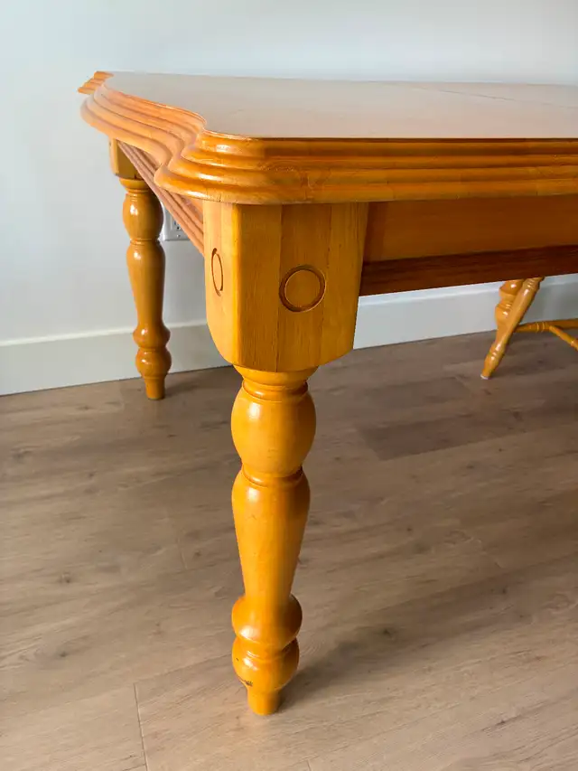 Kitchen table and chairs in Dining Tables & Sets in Bedford - Image 4