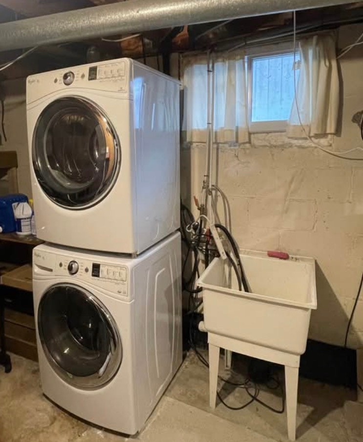 **PRIME LOCATION** 2-bedroom+den basement apartment 5