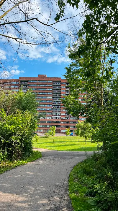 Attention First Time Buyers and Empty Nesters and Pet Lovers !! New Reduced Price !!! Lovely Sun Fil...