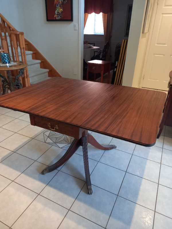 Mahogany table in Other Tables in Oakville / Halton Region - Image 2