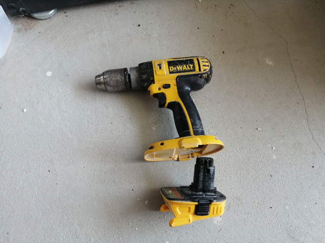 DeWalt hammer/drill 18 volt in Power Tools in Hamilton