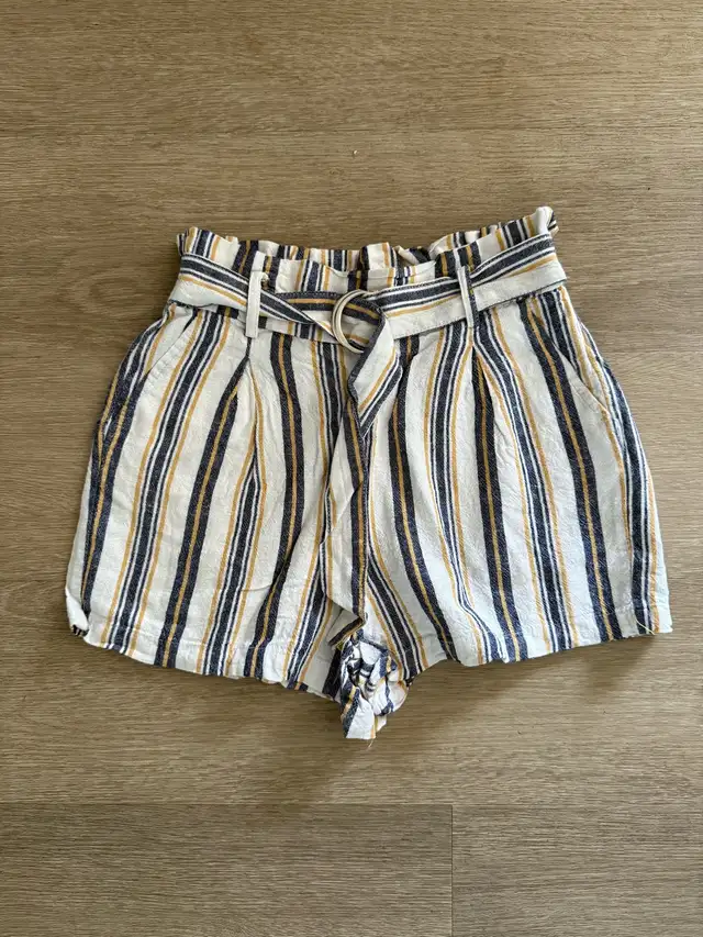 women’s shorts in Women's - Bottoms in Oakville / Halton Region - Image 6