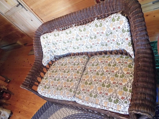 Antique Wicker Love-seat in Other in Ottawa - Image 3