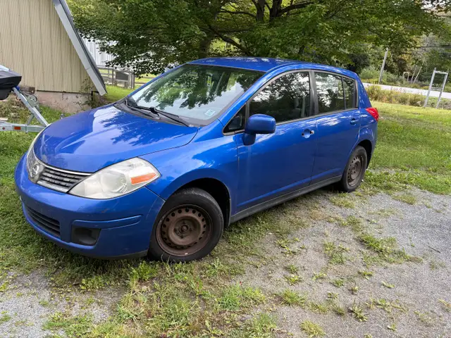 2009 Nissan versa572876158393405441