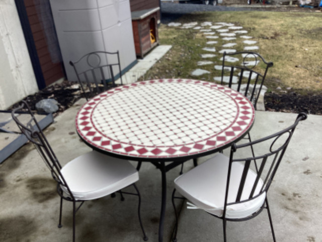 Table en céramique de jardin dans Mobilier pour terrasse et jardin  à Sherbrooke