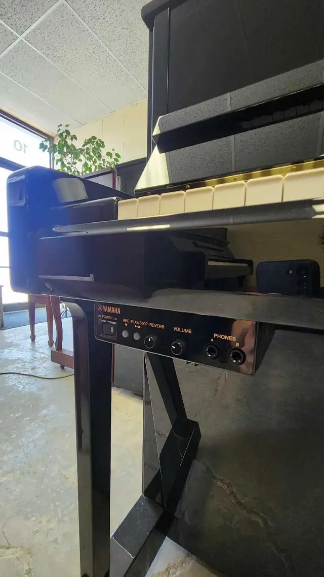 Yamaha B3 PE-Silent SG2 Upright Piano, 2013 Manufacture Availab in Pianos & Keyboards in City of Toronto - Image 3