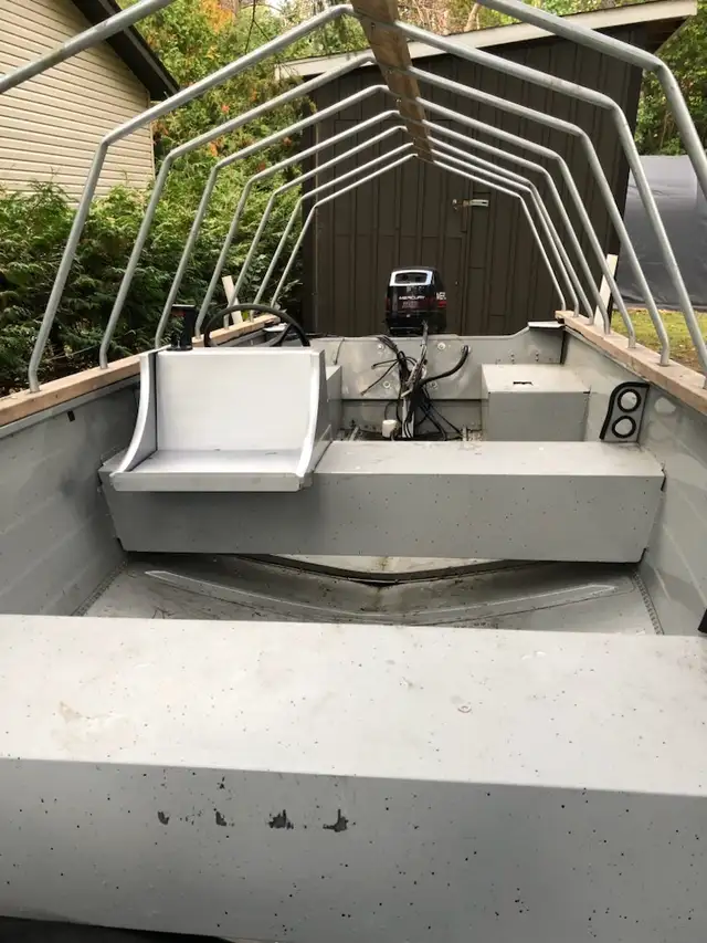 16 foot aluminum fishing boat, 30 hp motor and trailer in Powerboats & Motorboats in Muskoka - Image 3