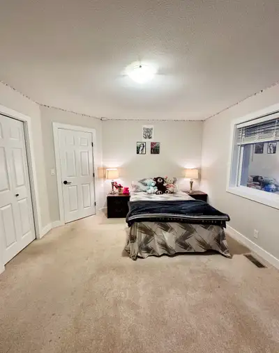 Occupancy: Single $900/month | Double $1,250/month Available: December 1 2025 Wake up to breathtakin...