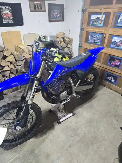 Clean yz250 bought brand new has over 5k worth of upgrades top end piston rings all done 40hrs