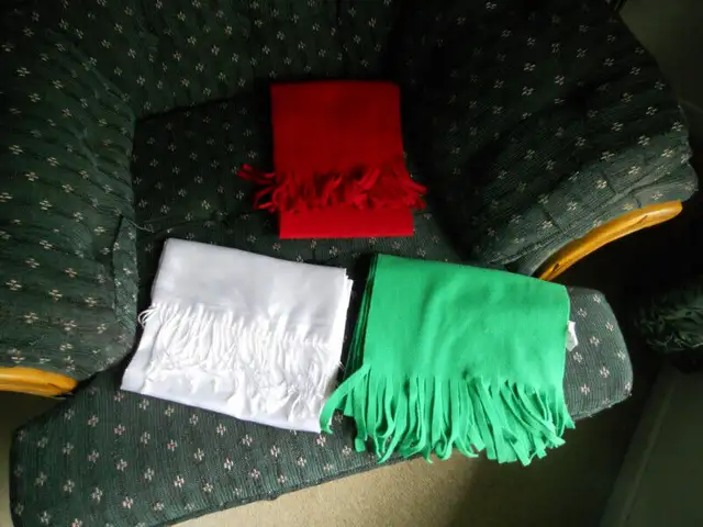 Scarf, Shawl, & Mitts in Women's - Other in Oshawa / Durham Region - Image 7