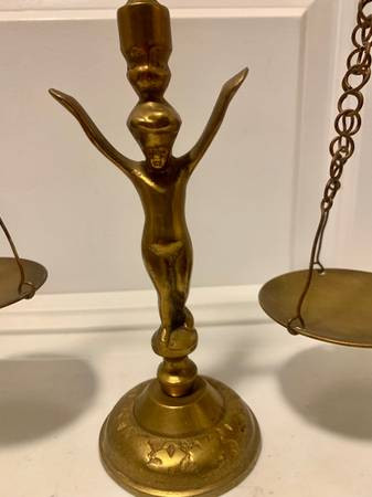 Vintage Brass Cherub Angel Scale 10.5" Working Balance Scale in Arts & Collectibles in Tricities/Pitt/Maple - Image 2