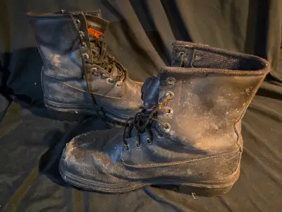 Mens size 12 steel toed work boots, View more