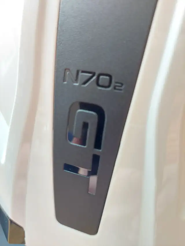 New Nolan Helmet N70-2 GT Classic N-Com metal white XL in Motorcycle Parts & Accessories in Laval / North Shore - Image 6