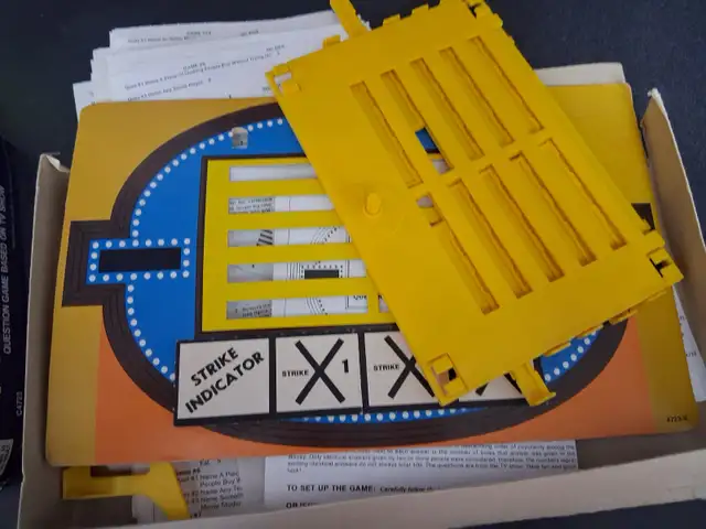 Vintage Family Feud game in Toys & Games in City of Montréal - Image 3