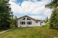 Lakefront Cabin in the Whiteshell - 4 bed, 1 bath