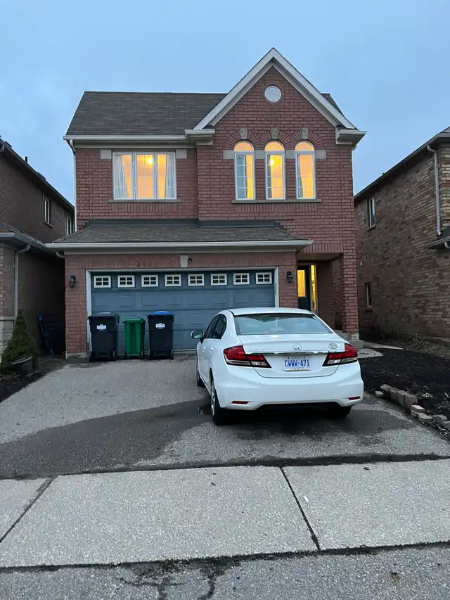 SHARED & MASTER BEDROOM AVAIALBLE IN MISSISSAUGA. HEART OF CITY