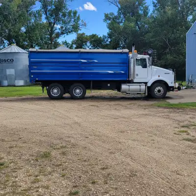 Kenworth T800, N14 Cummins, 13 speed. 20ft Loadline box, 66" sides, Post hoist. Sileage endgate, 8ba...