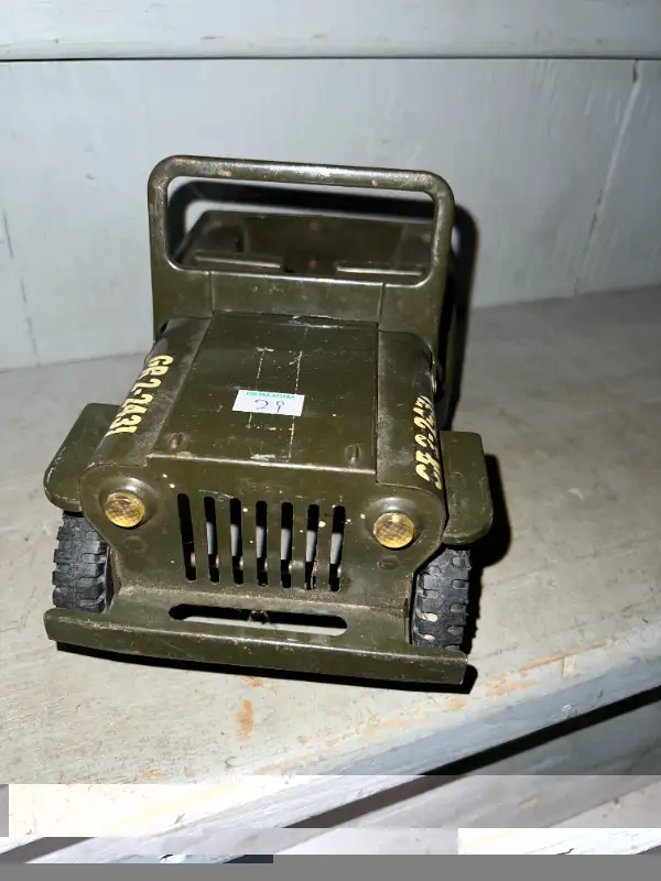 2 VINTAGE TONKA TRUCKS - MILITARY JEEP / TOW TRUCK IGUANA TOWING in Arts & Collectibles in Mississauga / Peel Region - Image 6