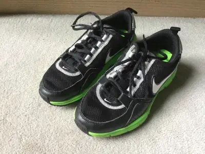 NIKE RUNNING SHOES SIZE 6, View more