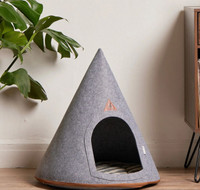 Genuine Nooee Pet Cave cone-shaped dog bed, size M, great shape!