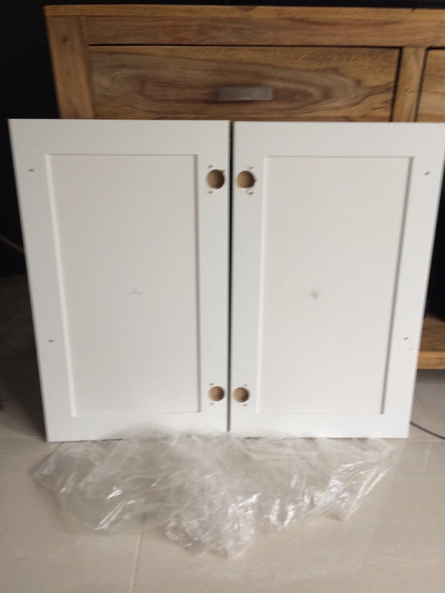 2 portes armoires polyester neuves dans Armoires et revêtements de comptoir  à Trois-Rivières - Image 3