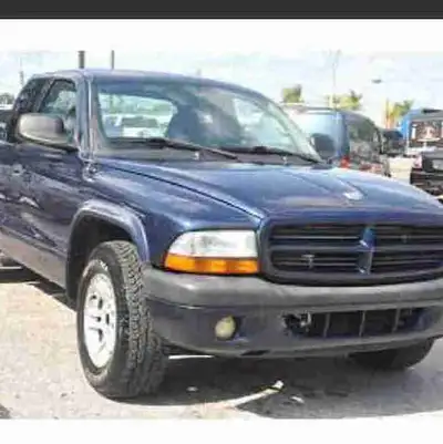 Dodge dakota je moteur v6 3.9litres,, transmission automatique 2x4, bon camion ,,va bien ,, bas kilo...