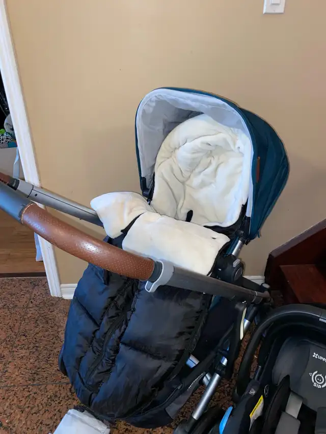 V2 Uppababy Cruz stroller with bassinet  in Strollers, Carriers & Car Seats in Markham / York Region - Image 9