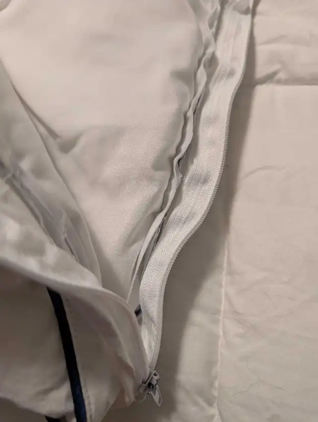 GoodMorning.com  Adjustable Pillow in Bedding in St. Catharines - Image 6