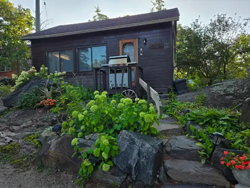 Available Sept 15, 2026 to May 15, 2027. Beautiful spot on the Green River. Utilities, Cable, Wifi I...