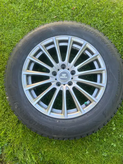 Blizzak WS 90 215/65R17 Était sur Toyota Corolla Cross 2022 Usure 9/32