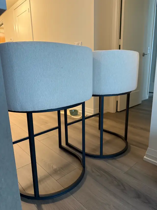 Bar Stools in Chairs & Recliners in Markham / York Region - Image 4