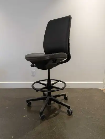 Tabouret Steelcase Amia work stool (simili-cuir/faux leather), View more