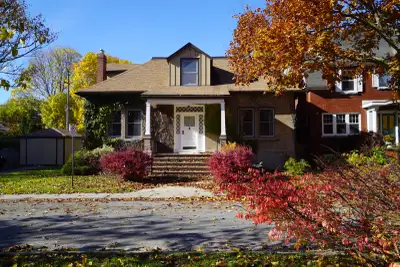 Looking for Queen's students, 6 bedrooms in an executive home are available for May 1st. Close to Qu...